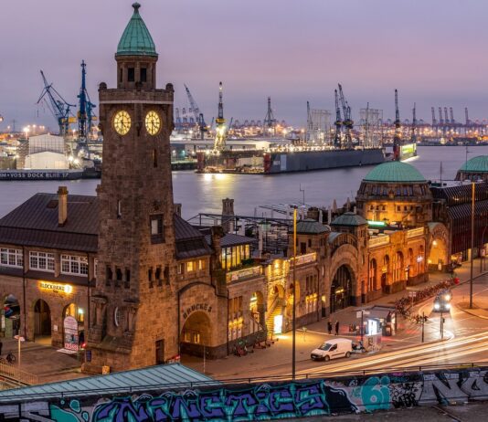 Wie wird die Luftqualität in Hamburg überwacht?