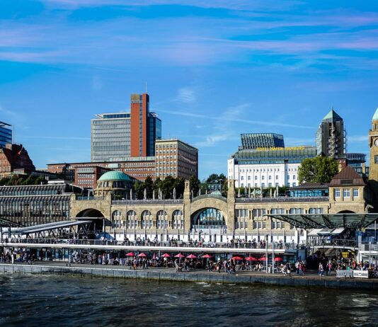 Отдых у воды в городе Гамбург